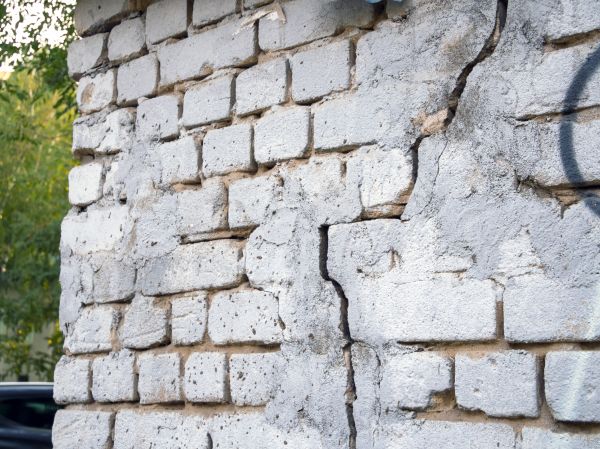 Cracked Brick Wall Repair in Columbia